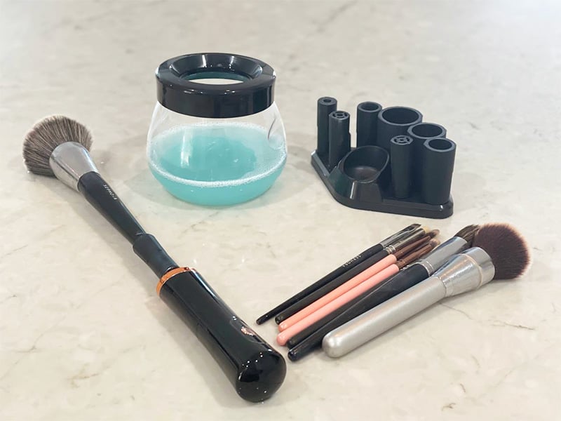How to Clean Make Up Brushes 