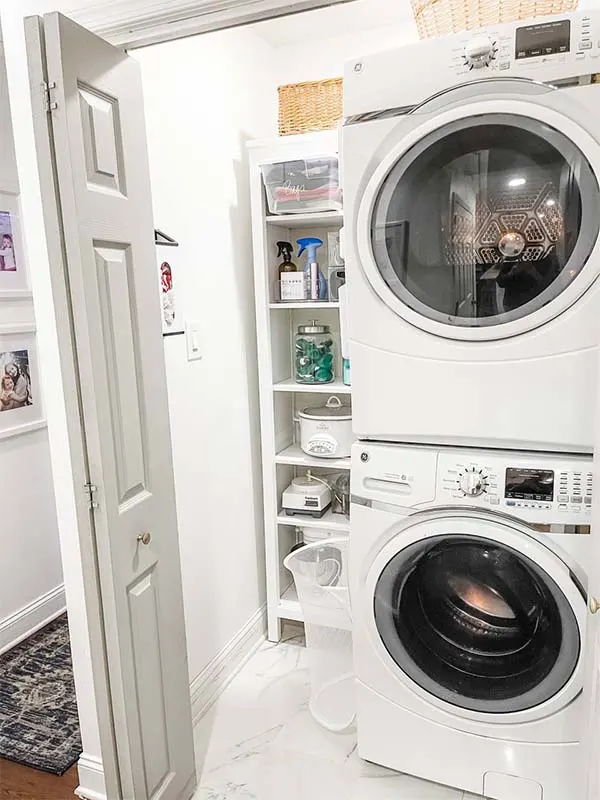 Picture of an organized laundry closet with a stacked washer and dryer