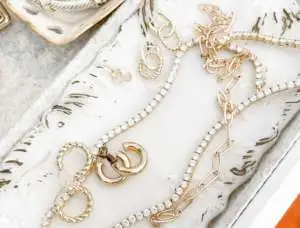 How to Create a Classic Jewelry Capsule