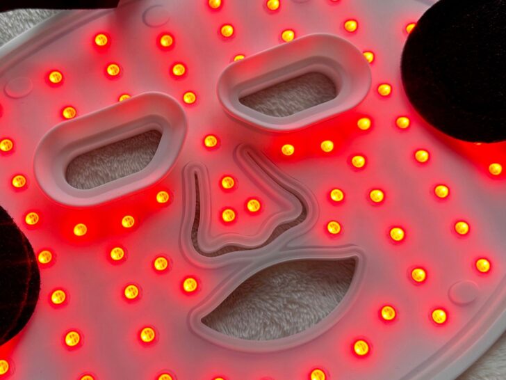 LED light therapy mask with red light activated