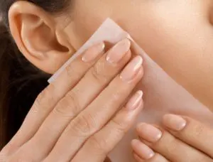 What to Use Instead of Powder When It&rsquo;s Hot and Humid